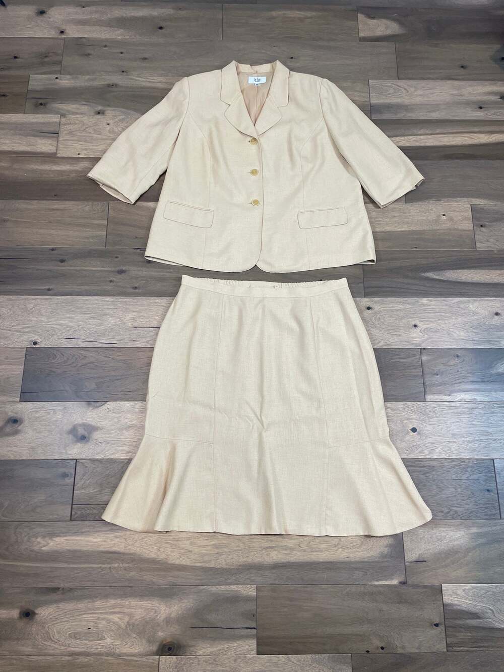 Le Suit Beige Skirt Suit Set Womens Size 24W Blazer and Flare Skirt Lined